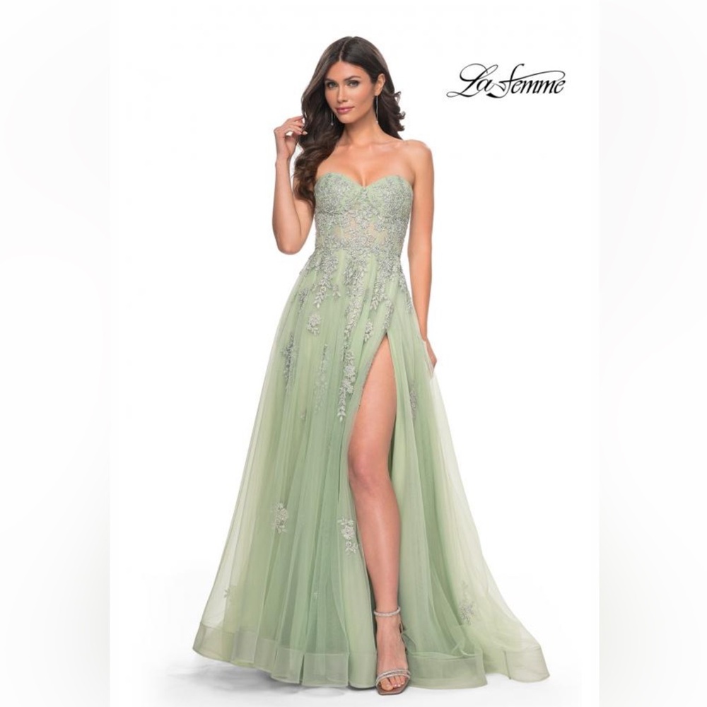 2024 La Femme prom dress